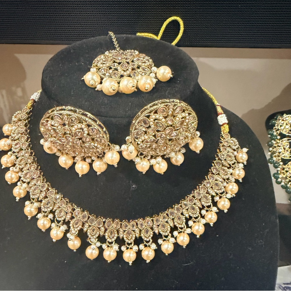 Pakistani Indian Desi Elegant Gold Pearl Drop Necklace & Earring Set with Tika